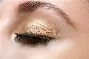 Основы макияжа при нависших веках