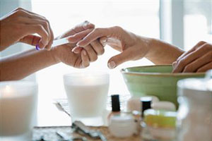 Слоятся и ломаются ногти: 7 советов, что делать